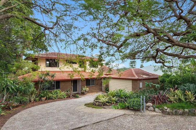 11 Louise Street, Kenmore QLD 4069