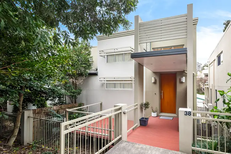 38 Douglas Street, St Lucia QLD 4067