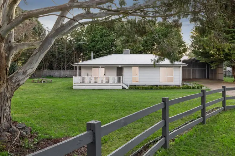 9B Susanne Court, Romsey VIC 3434