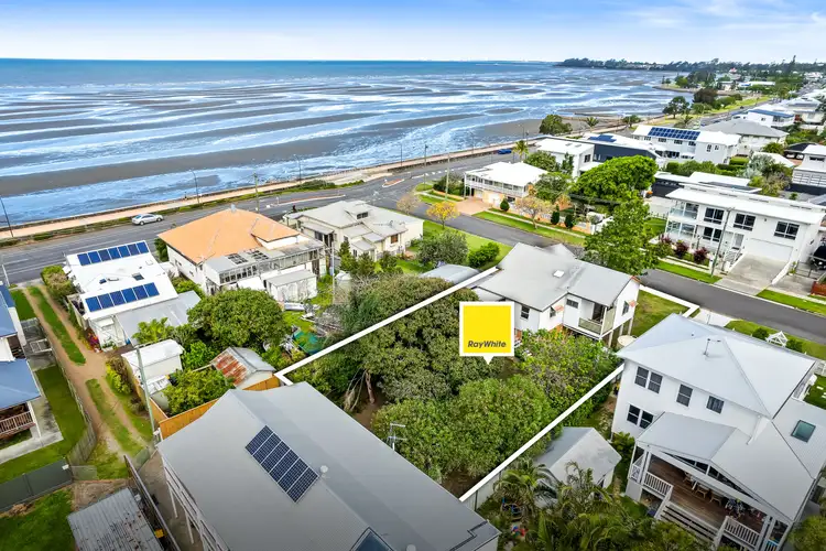 32 Tenth Avenue, Sandgate QLD 4017