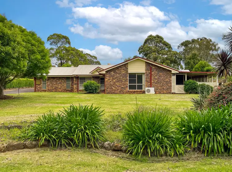 8 Melric Court, Geham QLD 4352