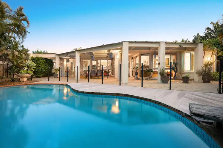 15 Bimini Court, Clear Island Waters QLD 4226