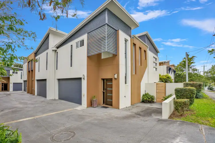 1/129 Pohlman Street, Southport QLD 4215