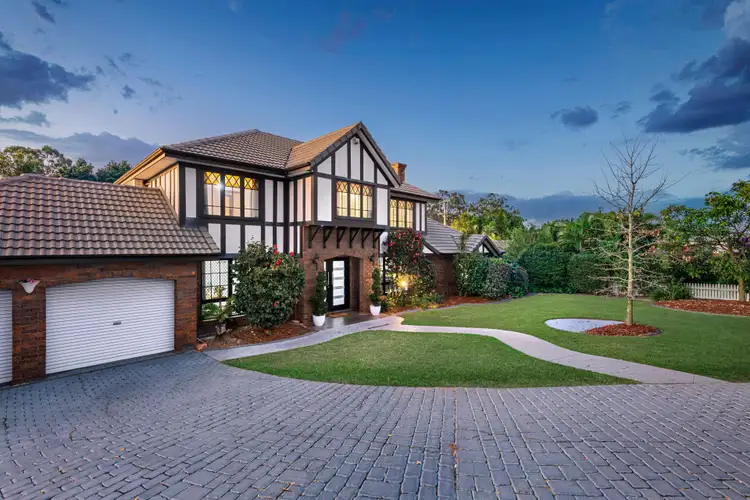 10 Brodick Street, Carindale QLD 4152