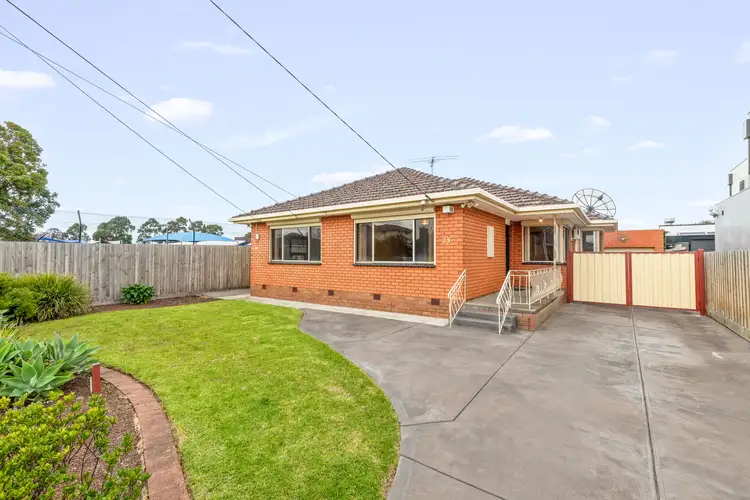 25 Robins Avenue, Reservoir VIC 3073