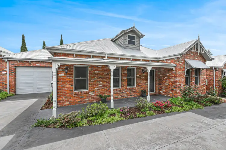 2/38 Buchanan Road, Berwick VIC 3806
