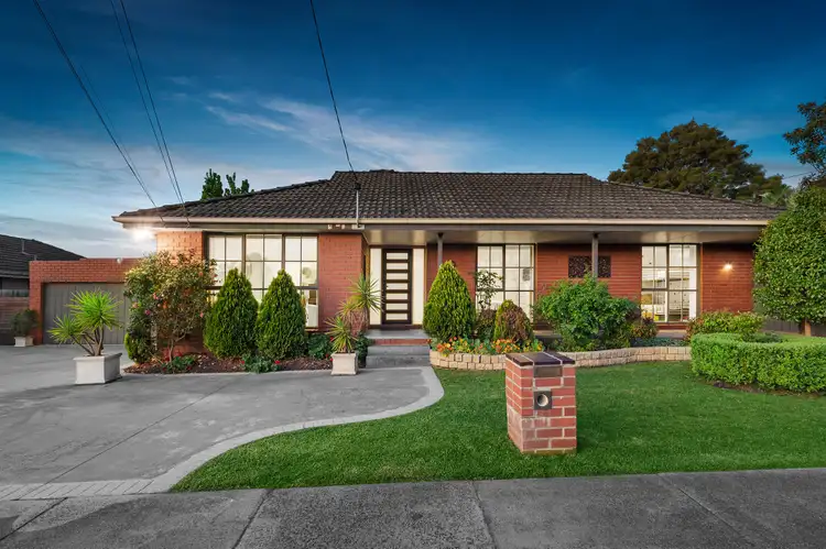 24 Lewis Road, Wantirna South VIC 3152