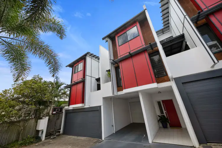 Main view of Homely townhouse listing, 2/25 Waverley Street, Annerley QLD 4103
