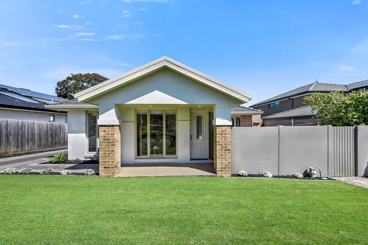 Main view of Homely unit listing, 1/22 Jacqueline Road, Mount Waverley VIC 3149
