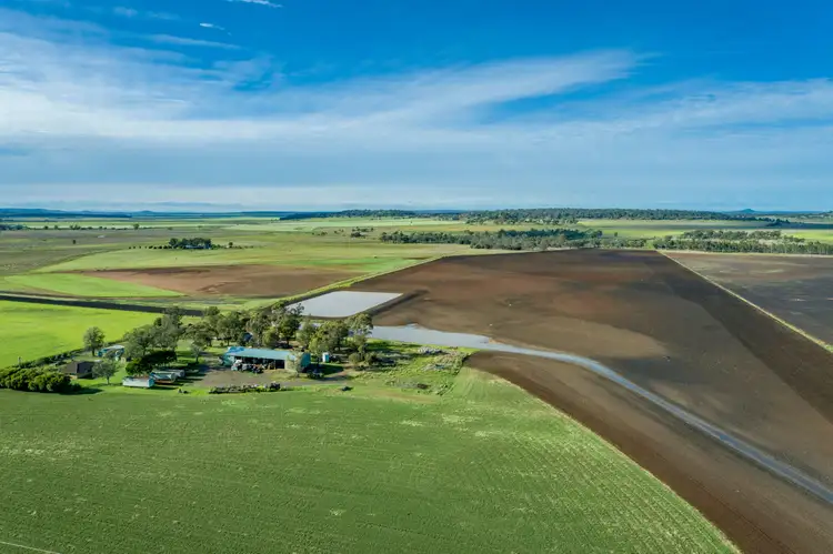 "Lilybanks"/71 Speed Road, Oakey QLD 4401