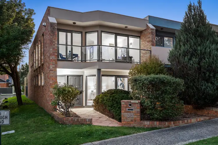 35 Herriotts Boulevard, Glen Waverley VIC 3150