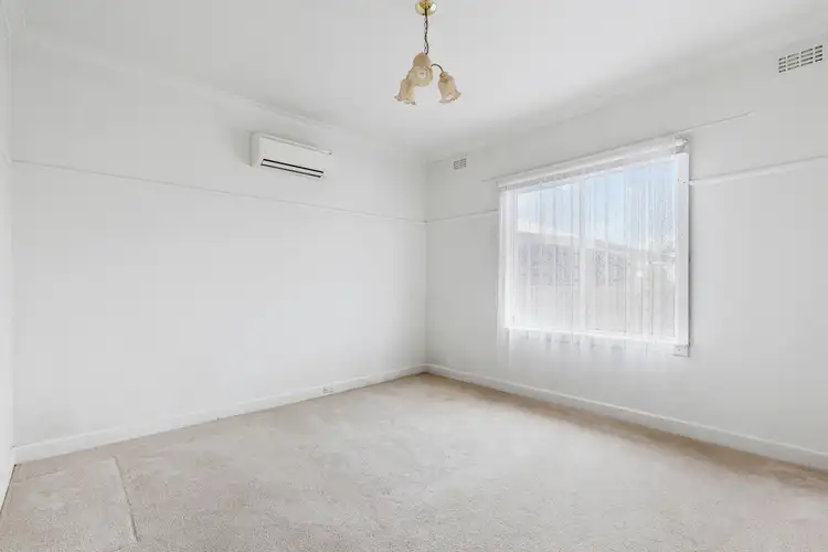 Fifth view of Homely house listing, 8 Oak Street, Seymour VIC 3660