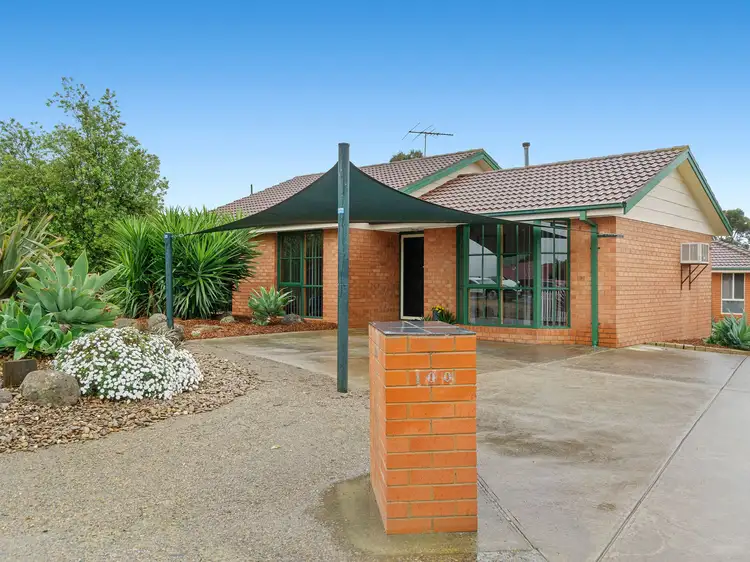 1/100 Underbank Boulevard, Bacchus Marsh VIC 3340