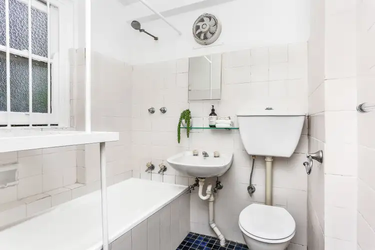 Third view of Homely apartment listing, 2/389 Liverpool Street, Darlinghurst NSW 2010