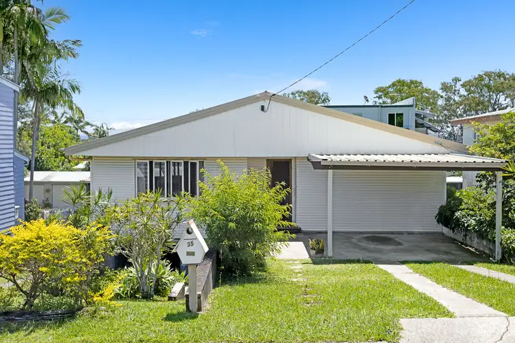 35 Fernlea Avenue, Scarborough QLD 4020
