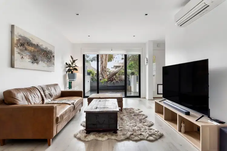 4/425 Warrigal Road, Burwood VIC 3125