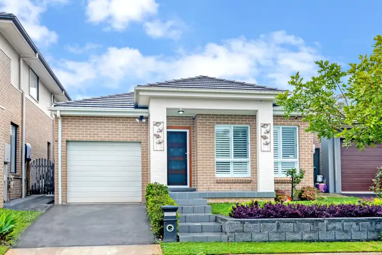 7 Scarlet Street, Jordan Springs NSW 2747