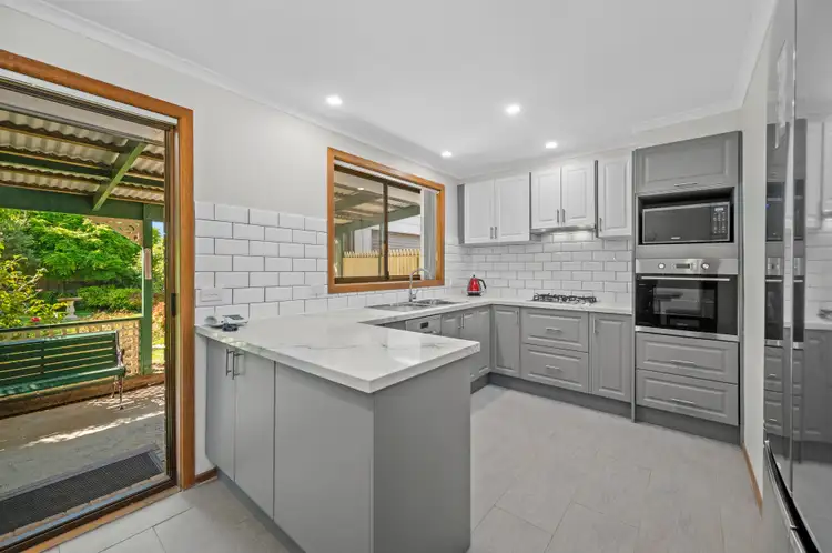 15 Roderick Drive, Kurunjang VIC 3337
