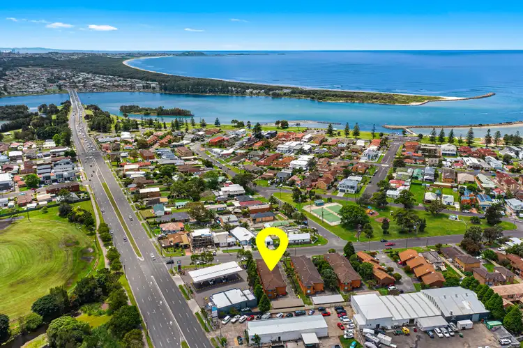 Second view of Homely house listing, 3/6 Peterborough Avenue, Lake Illawarra NSW 2528