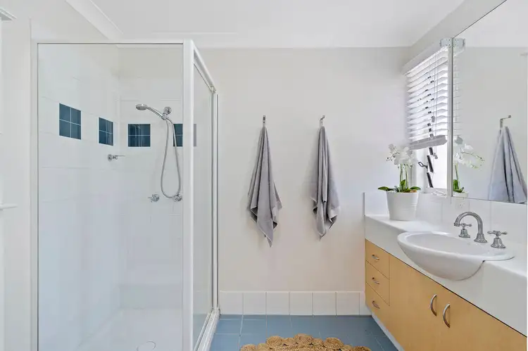 Sixth view of Homely townhouse listing, 2a Aminya Street, Mansfield QLD 4122