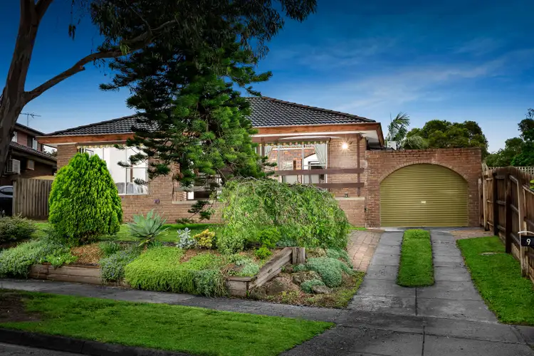 9 Hallmark Close, Mill Park VIC 3082