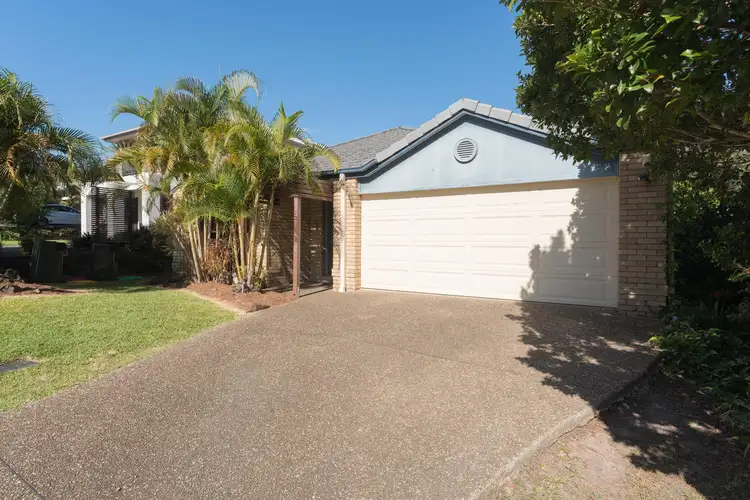 17 Hinchinbrook Circuit