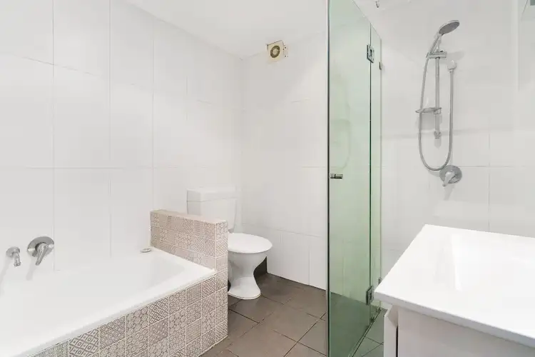 Fifth view of Homely unit listing, 4/9 Fairway Close, Manly Vale NSW 2093