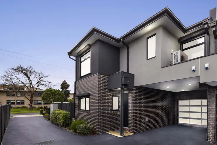 Main view of Homely townhouse listing, 2/21 Clovelly Avenue, Glenroy VIC 3046