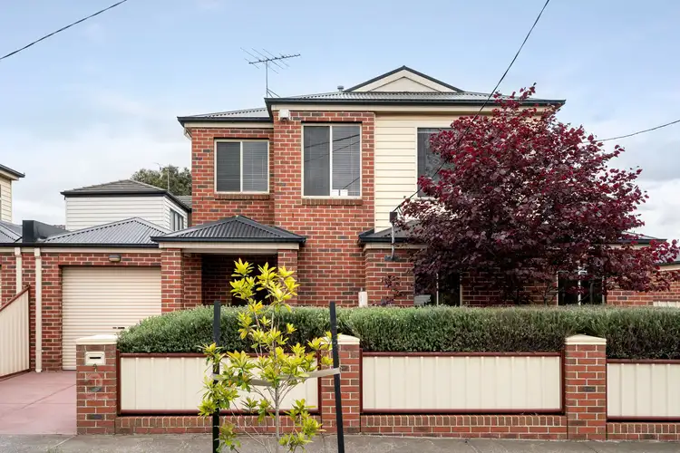 2/18 Millers Road, Brooklyn VIC 3012