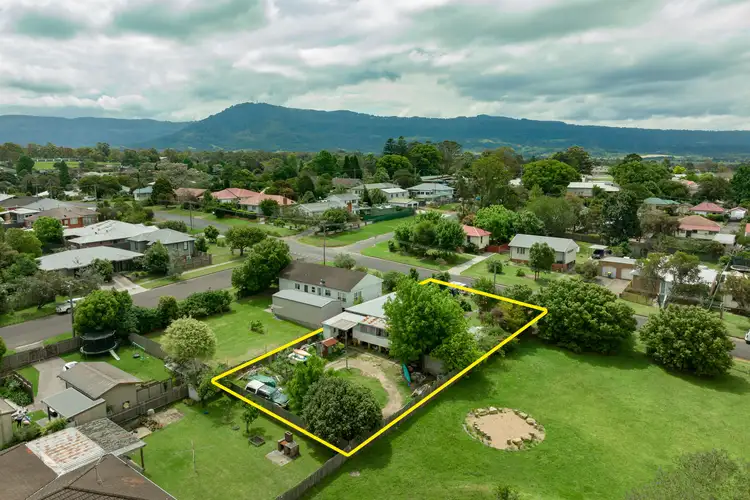18 Tanang Street, Bomaderry NSW 2541