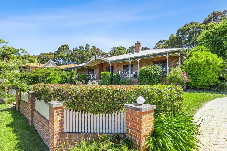 10 Blaxland Crescent, Sunshine Bay NSW 2536