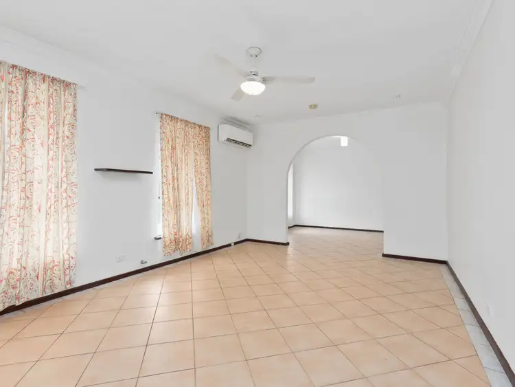 Seventh view of Homely house listing, 3 Kari Court, Camillo WA 6111