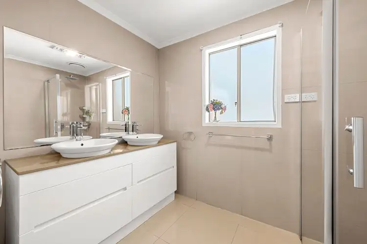 Fifth view of Homely house listing, 137 Gleneagles Drive, Endeavour Hills VIC 3802