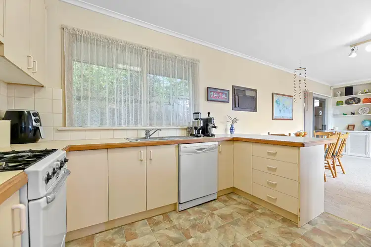 Fifth view of Homely house listing, 4 Royal Court, Mount Waverley VIC 3149