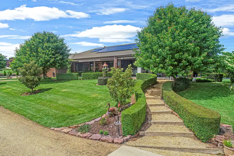 17 Oaksford Drive, Mansfield VIC 3722