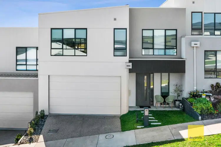 21 Jessica Way, Highton VIC 3216