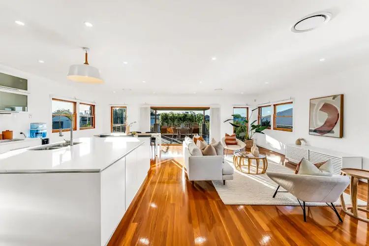 10 Thorpe Street, Balmoral QLD 4171