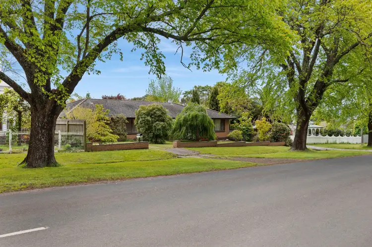 33 Raglan Street, Lancefield VIC 3435