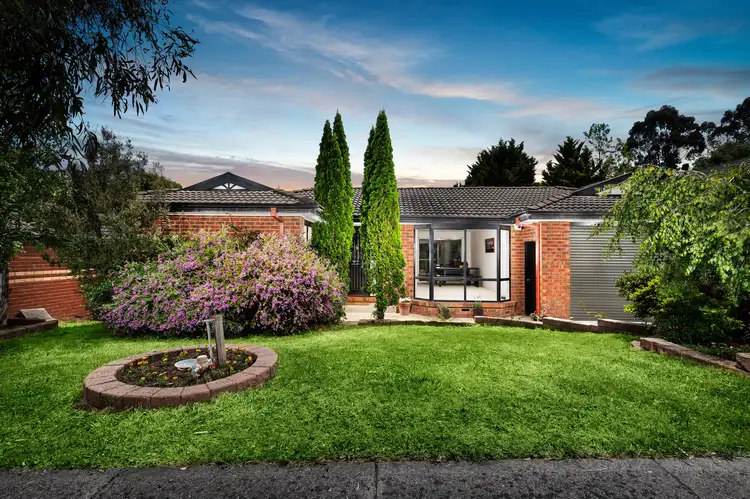 6 Darnley Way, Mooroolbark VIC 3138