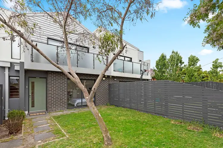 Main view of Homely townhouse listing, 2/22 South Avenue, Bentleigh VIC 3204