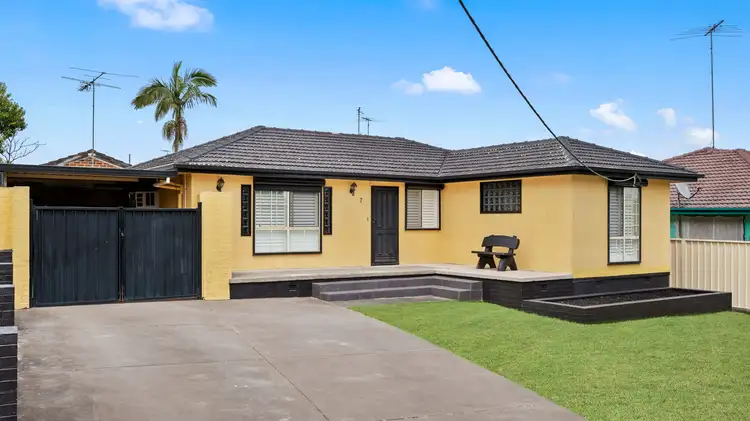 7 Burns Road, Campbelltown NSW 2560