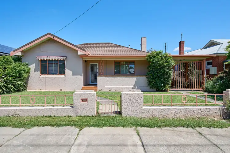 14 Docker Street, Wagga Wagga NSW 2650