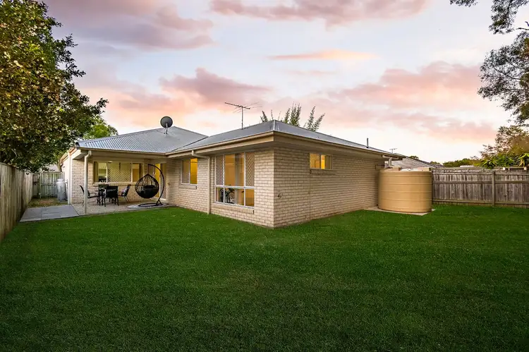 15 Adam Street, Beachmere QLD 4510