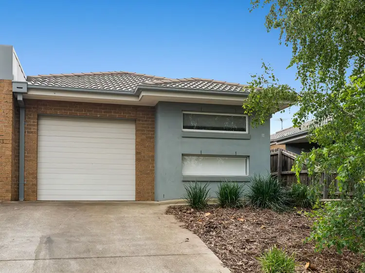 2/13 Silverdale Drive, Darley VIC 3340