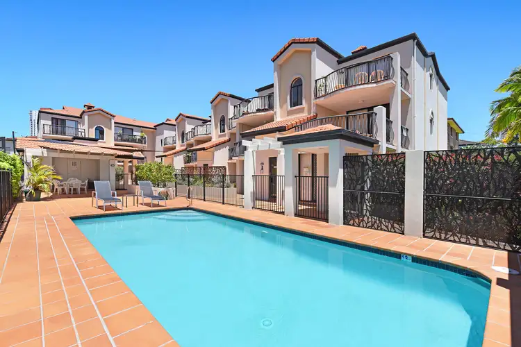 6/33 Lenneberg Street, Southport QLD 4215