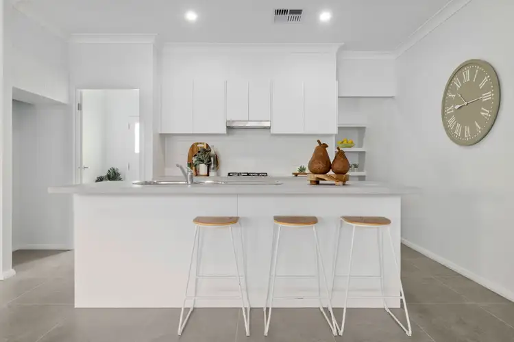 Fifth view of Homely house listing, 8 Quiberon Way, Goulburn NSW 2580