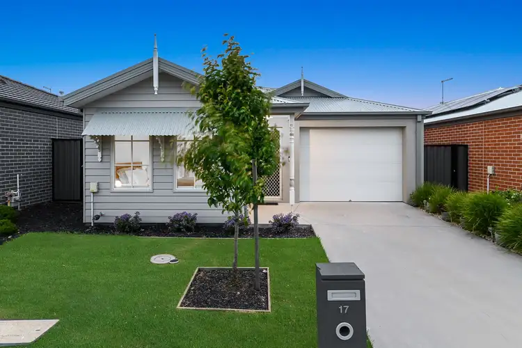 17 Hillsborough Crescent, Berwick VIC 3806