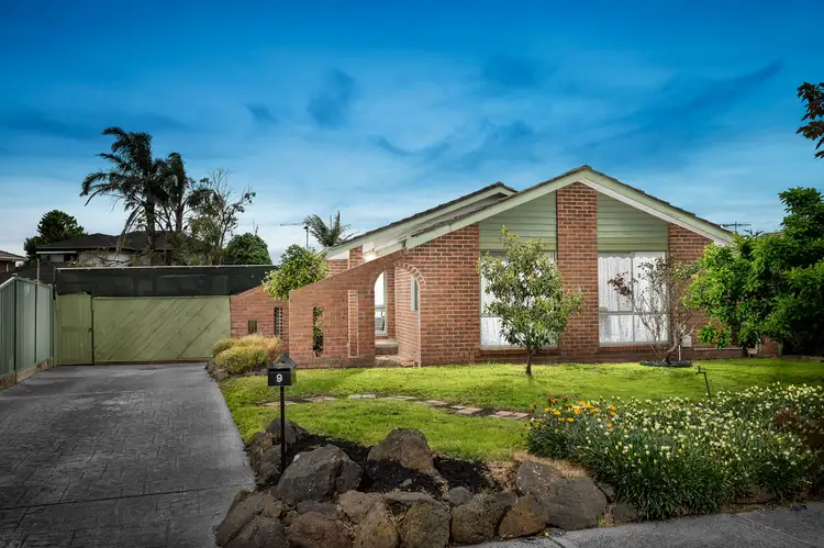 9 Madigan Crescent, Mill Park VIC 3082