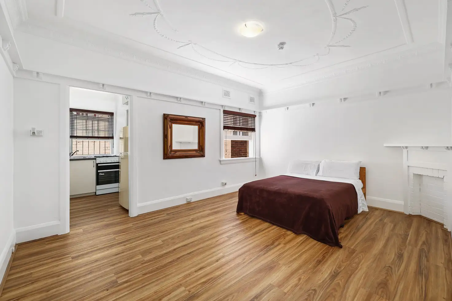 Main view of Homely studio listing, 19/8A Hughes Street, Potts Point NSW 2011