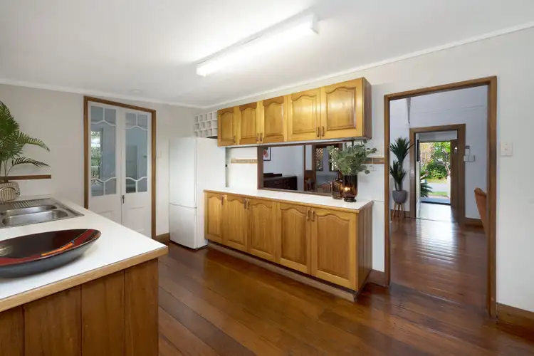 Fourth view of Homely house listing, 33 Park Lane, Hyde Park QLD 4812